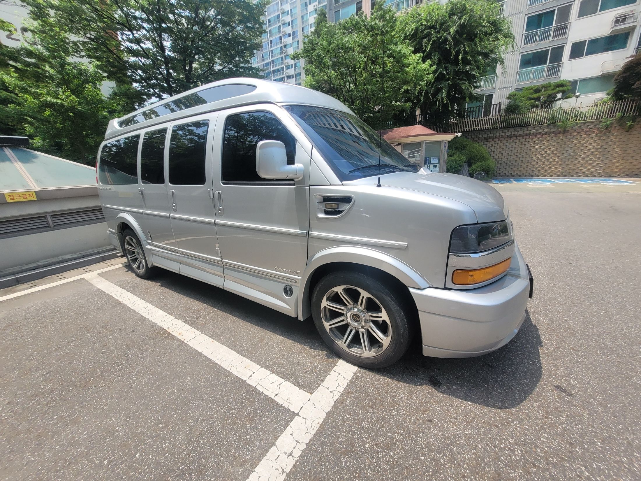 Chevrolet van 2017