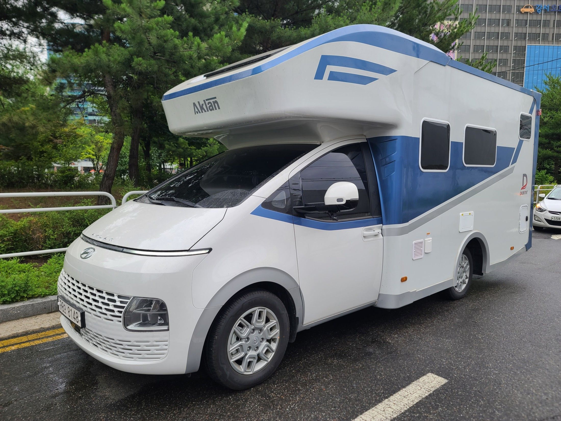 Hyundai Staria Lounge Camper