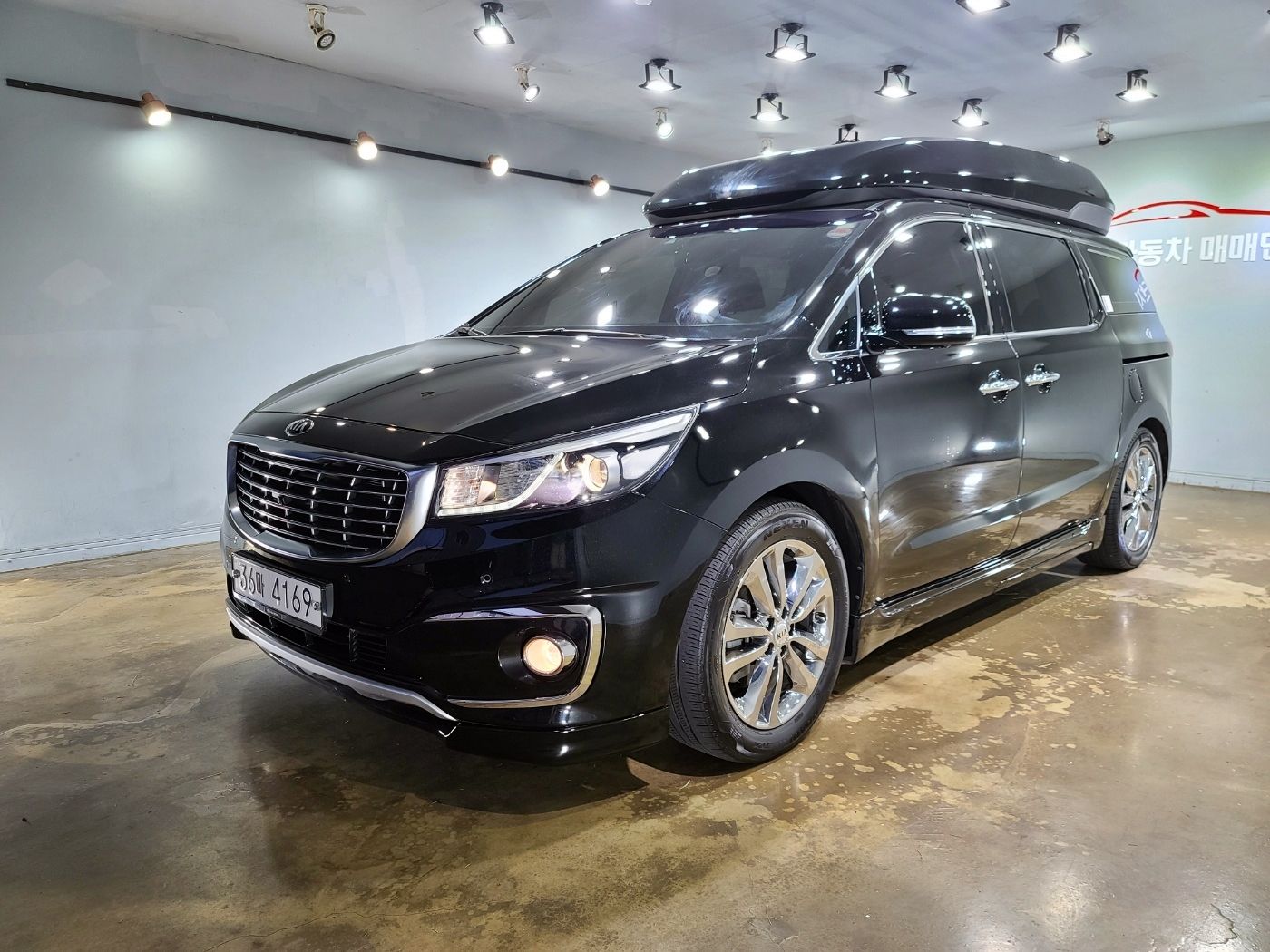 Kia Carnival Hi Limousine