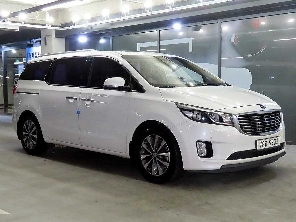 Kia Carnival 11 Seater