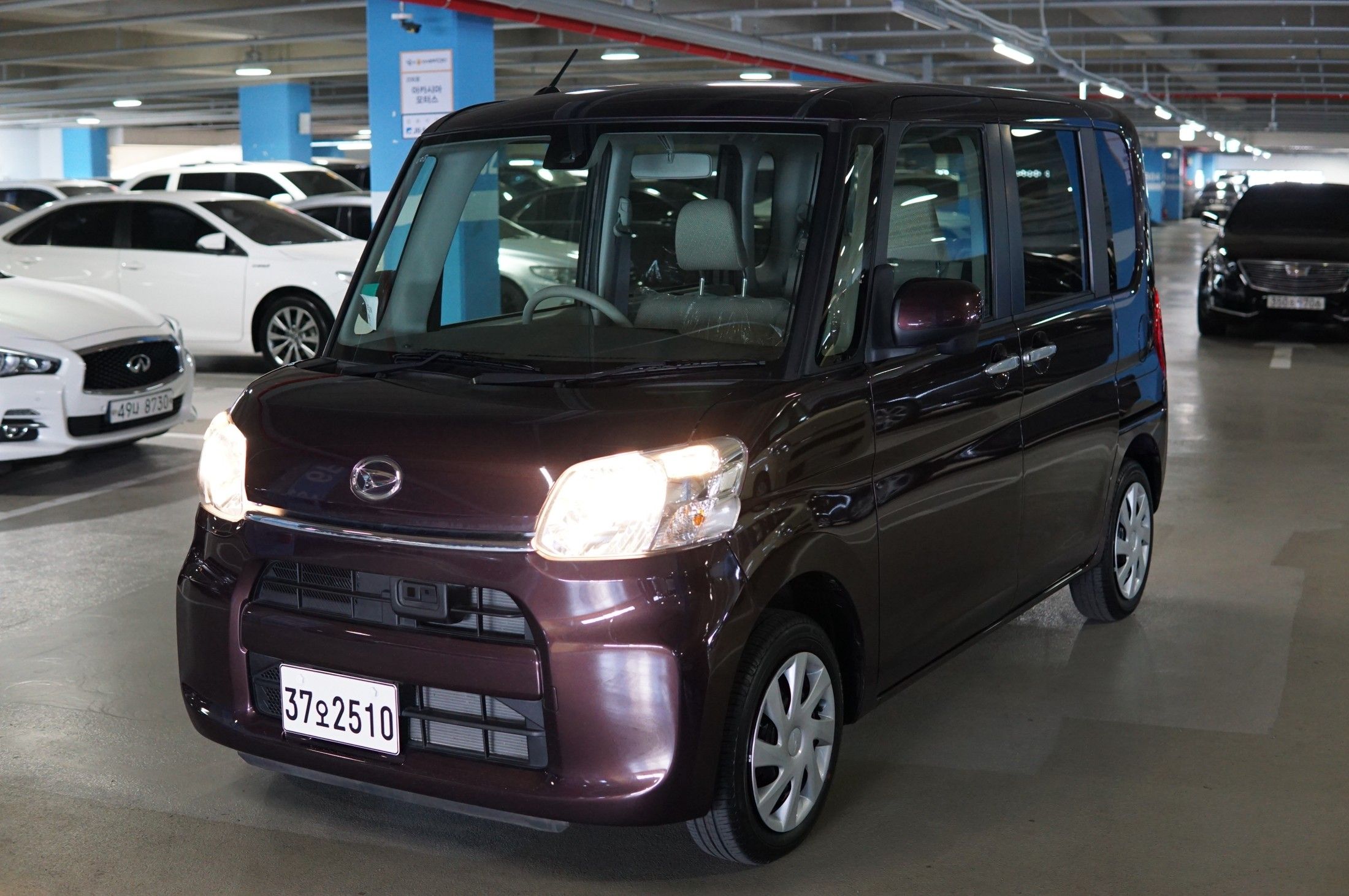 Машина Daihatsu tanto