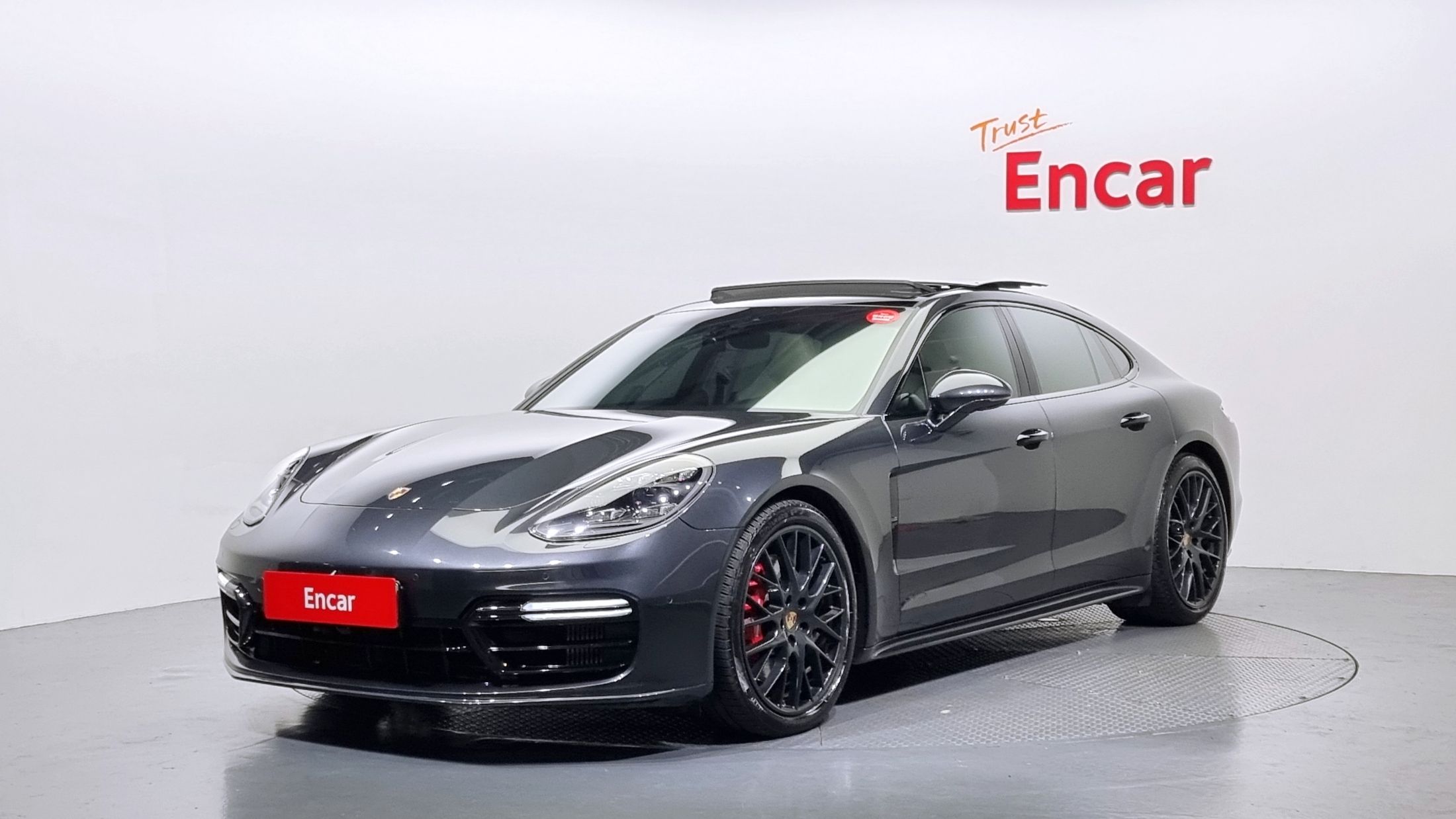 Porsche Panamera GTS серый