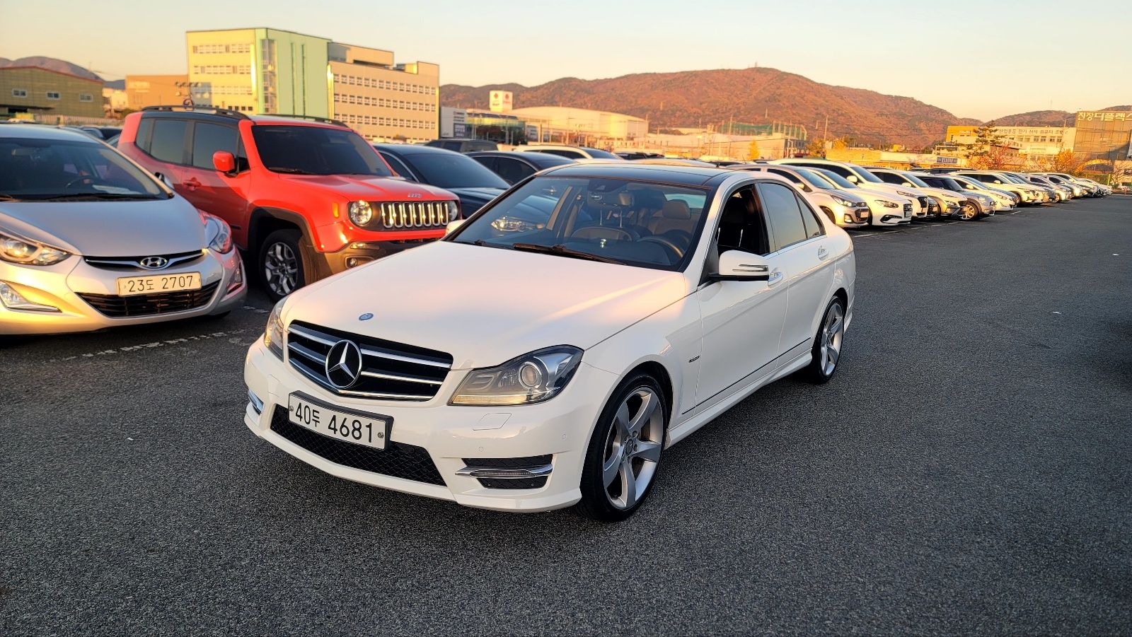 Мерс флагман 221. Mercedes benz корея. Mercedes benz корея. Mercedes benz корея. Корейский мерседес хендай.