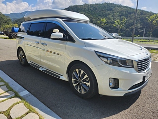 Kia Carnival 11 Seater