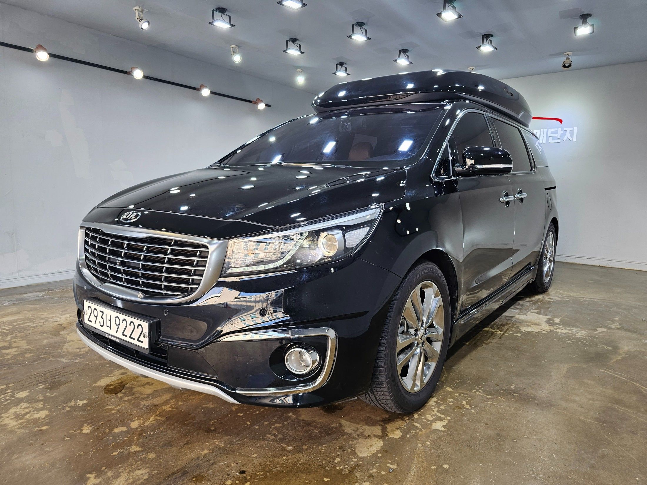 Kia Carnival Hi Limousine