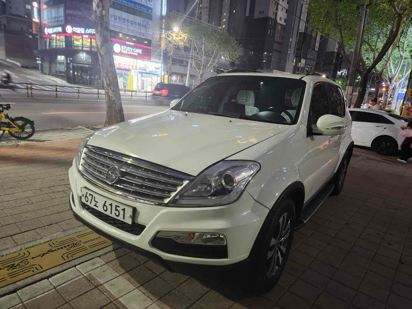 SSANGYONG Rexton w 2012