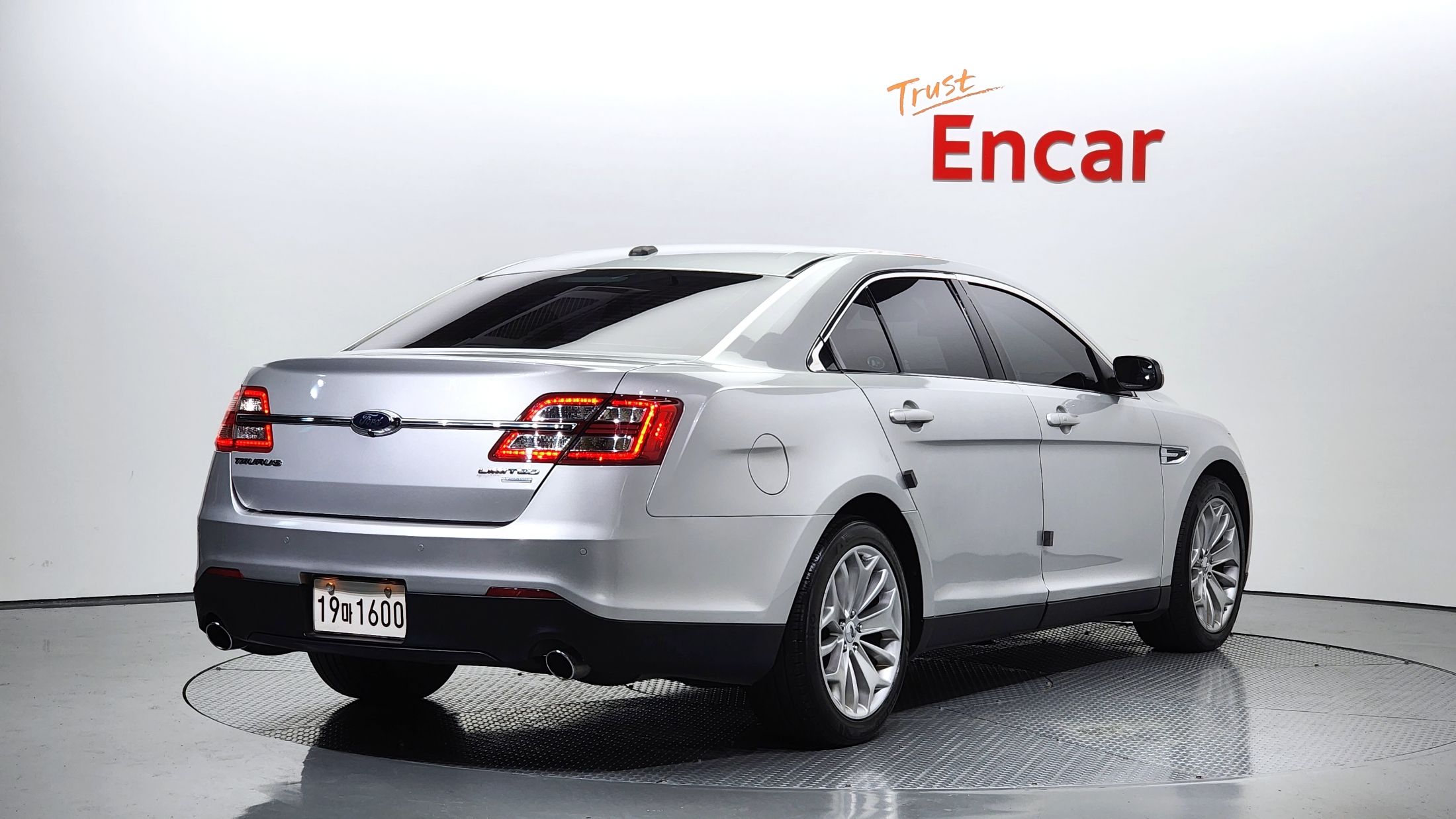 Ford Taurus 2014