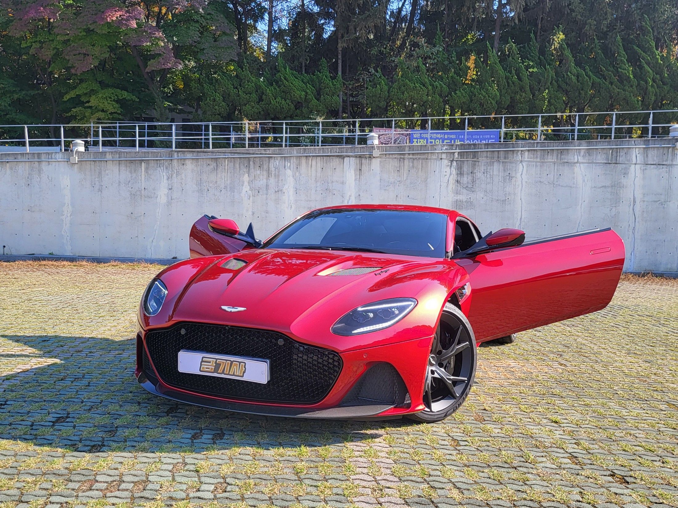 Aston Martin one 77 Red