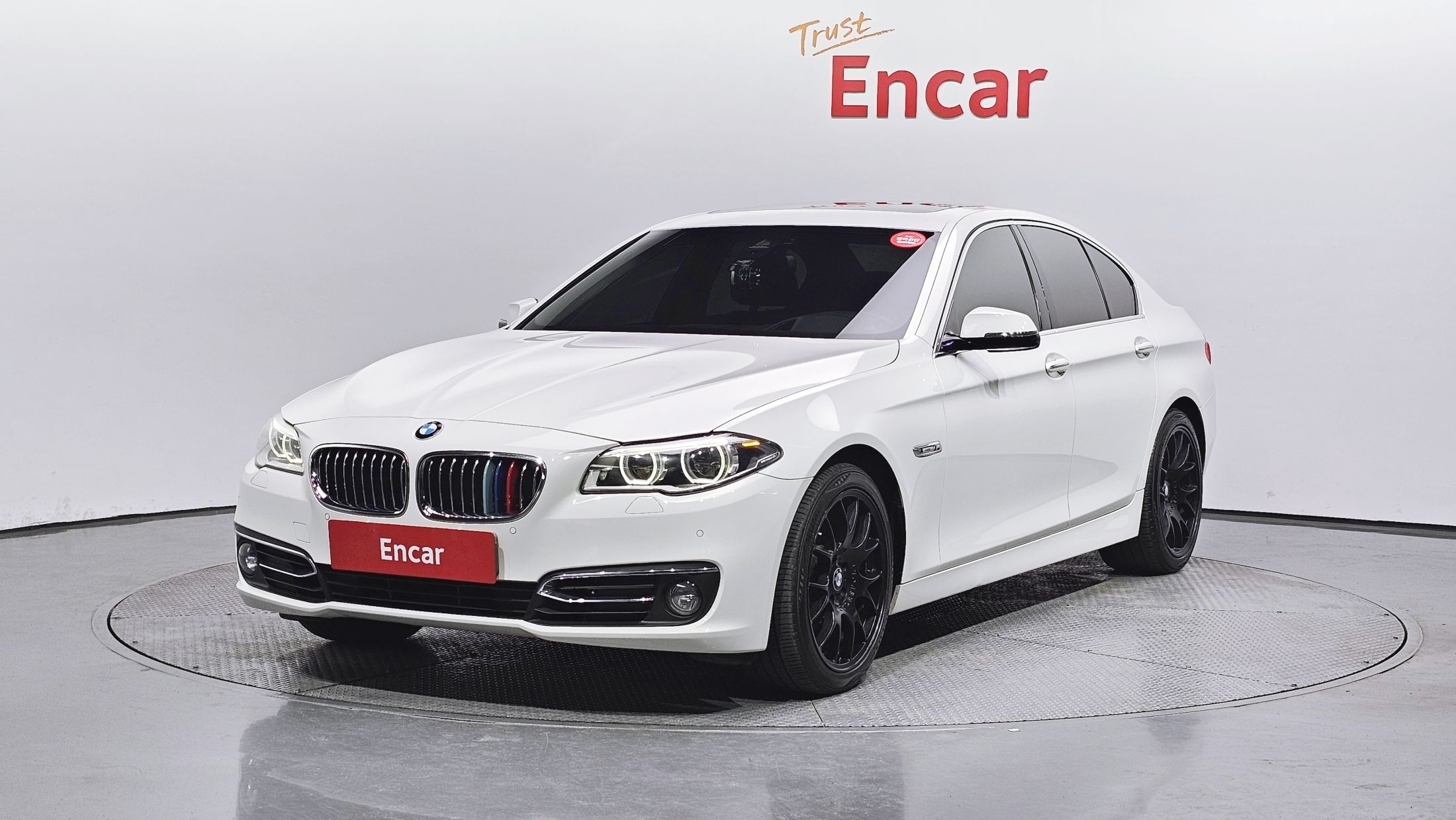 Bmw 520 2014. Bmw f10 520i. Бмв 520 рестайлинг. 520 2014. Bmw 520d 2014.