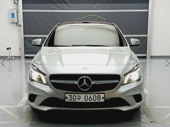 Mercedes Benz CLA за рулем