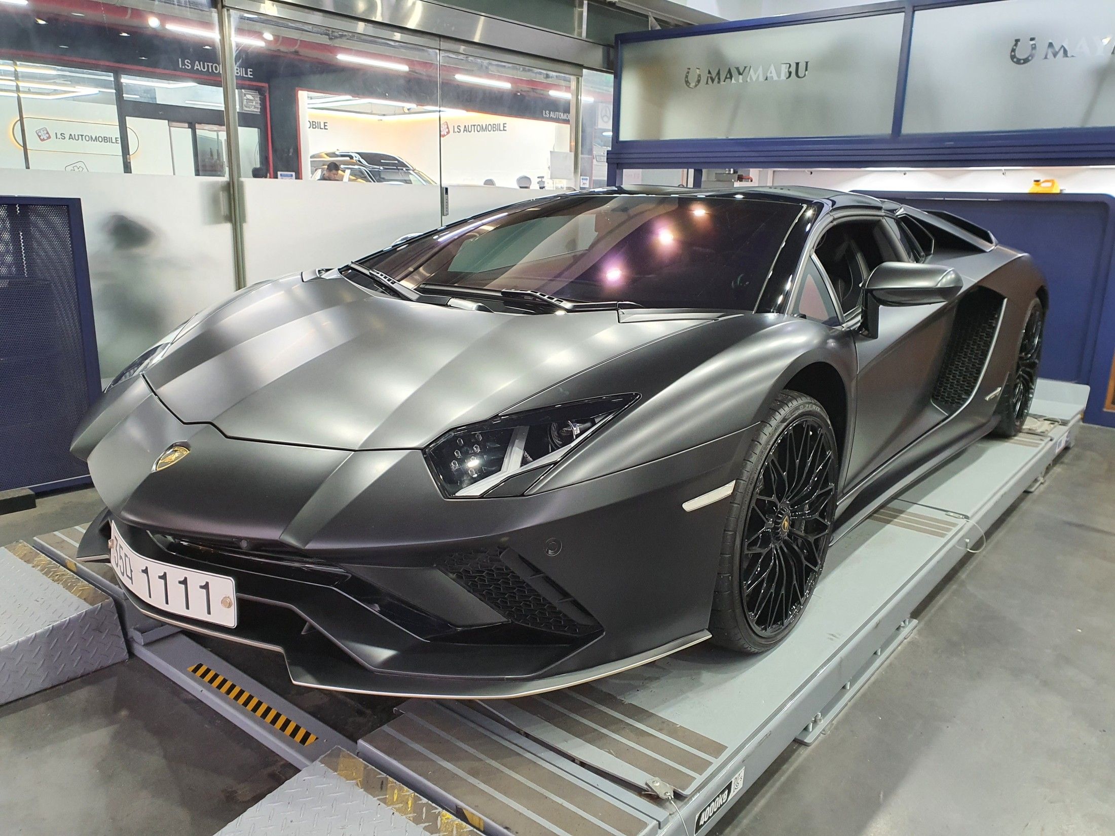 Lamborghini Aventador LP 740